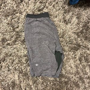Lululemon size m T.H.E short 9 inch